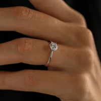 /public/photos/live/Classic Engagement Ring-1071 (5).webp